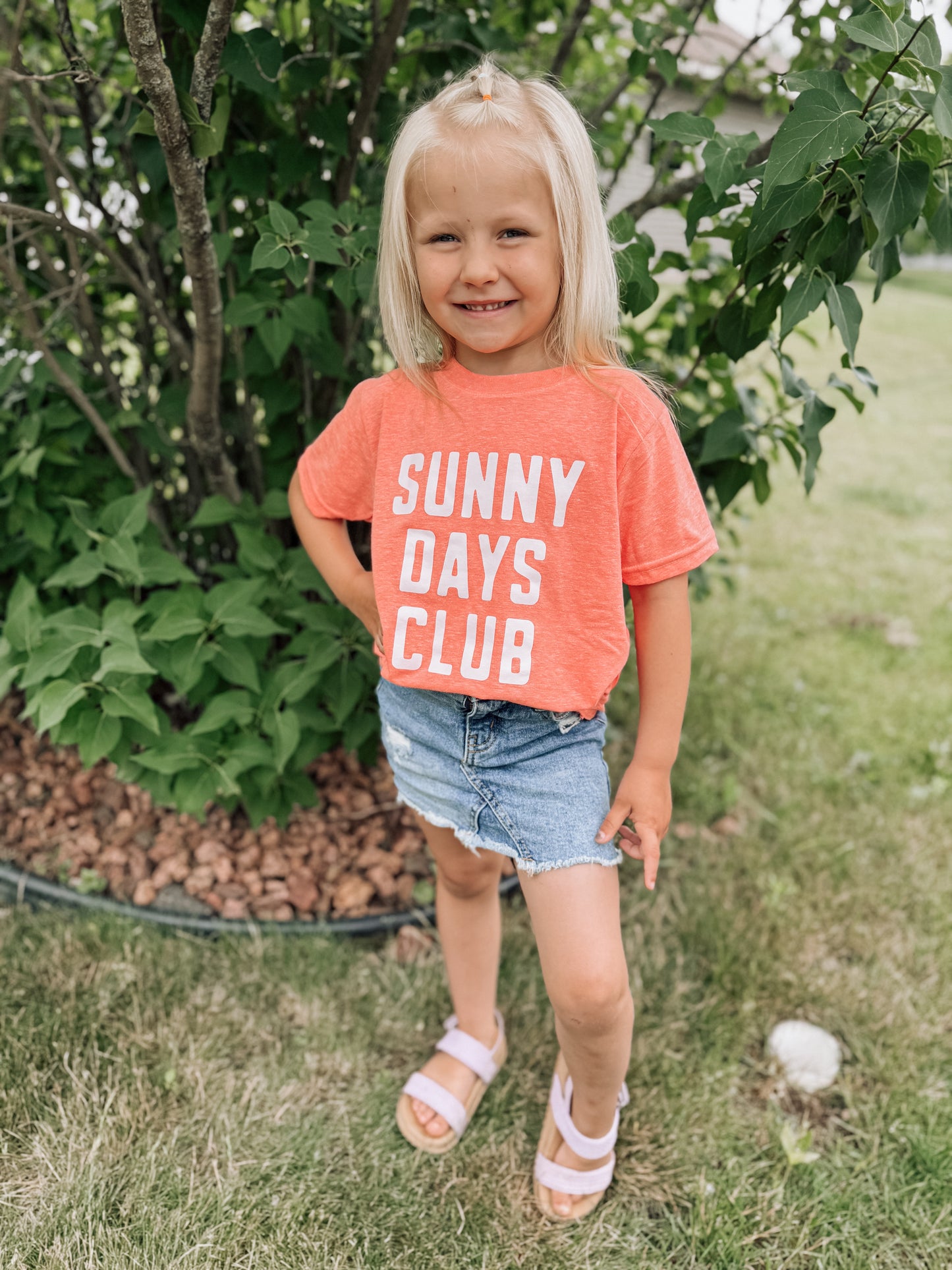 sunny day club tee