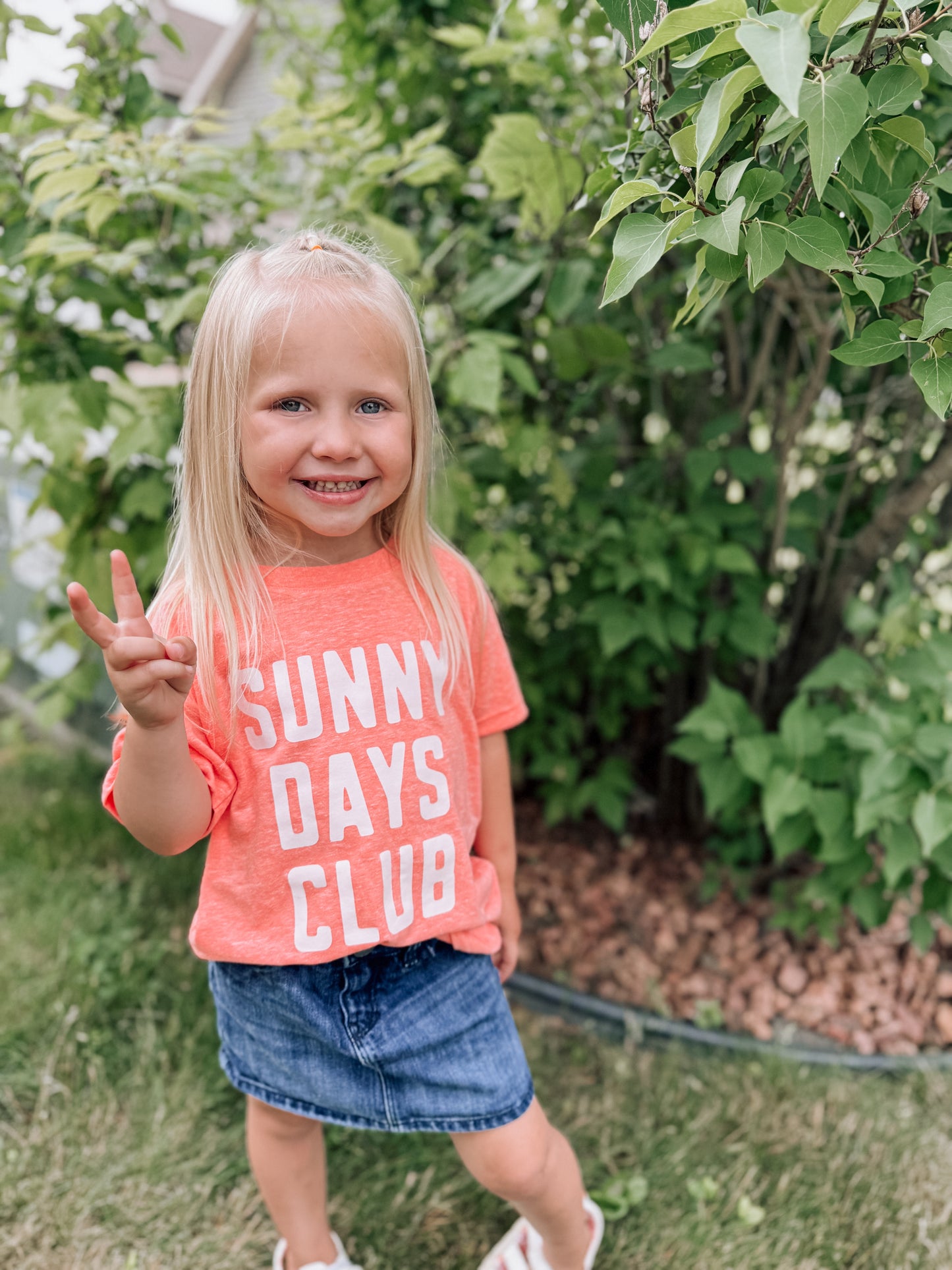 sunny day club tee